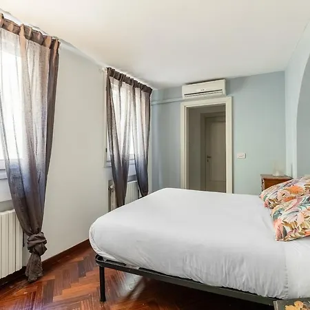 Apartamento Petroni 38 By District *
