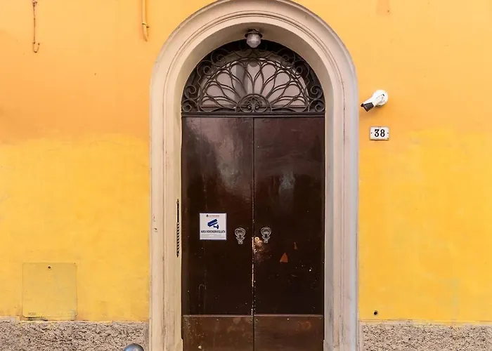 Petroni 38 By District Apartman